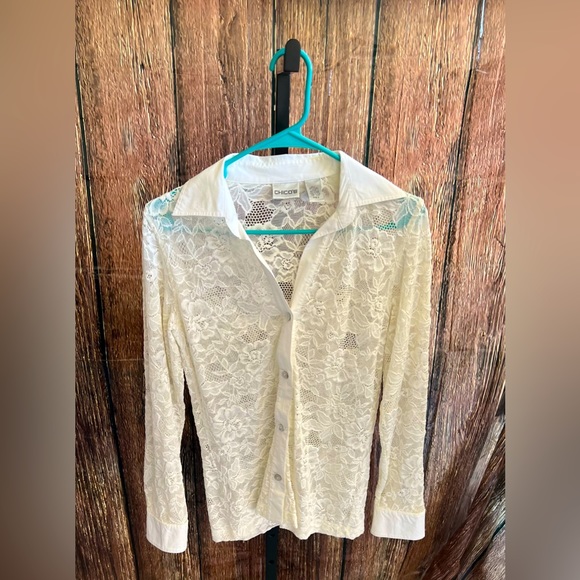 GUC Chico’s Lace Button Front Top - Picture 1 of 3